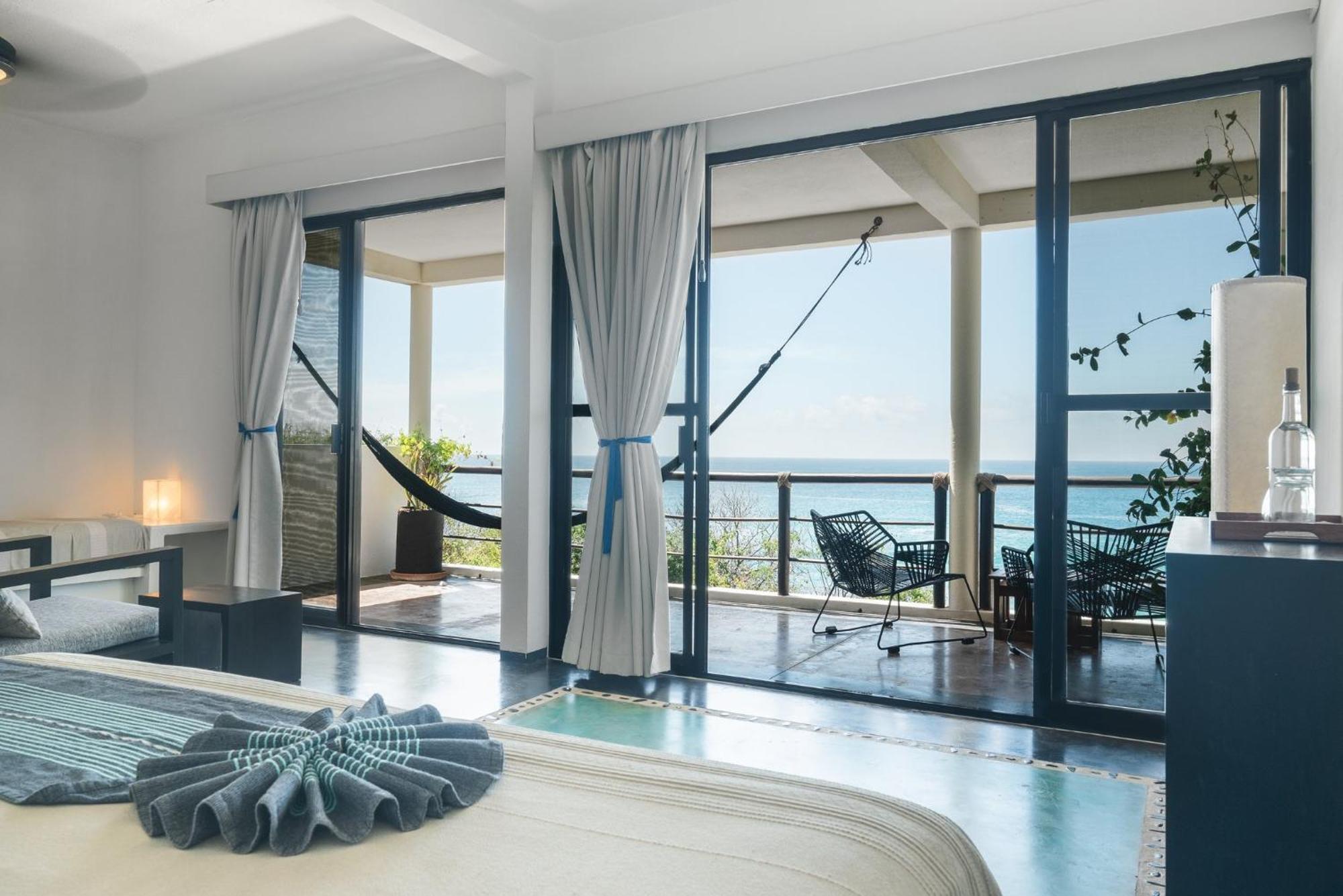 Manta Raya Hotel - Right On The Beach Cuatunalco Ngoại thất bức ảnh