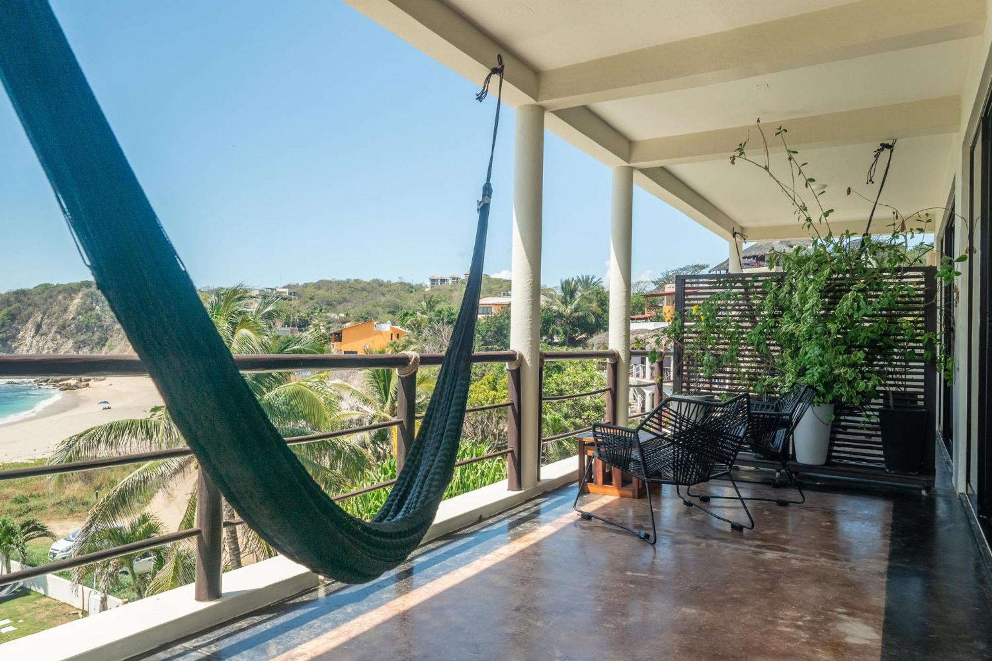Manta Raya Hotel - Right On The Beach Cuatunalco Ngoại thất bức ảnh