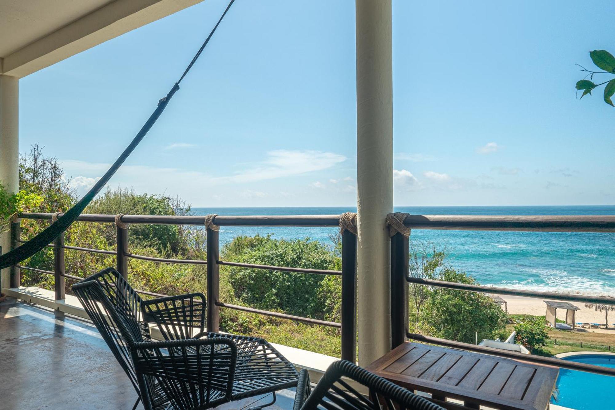 Manta Raya Hotel - Right On The Beach Cuatunalco Ngoại thất bức ảnh