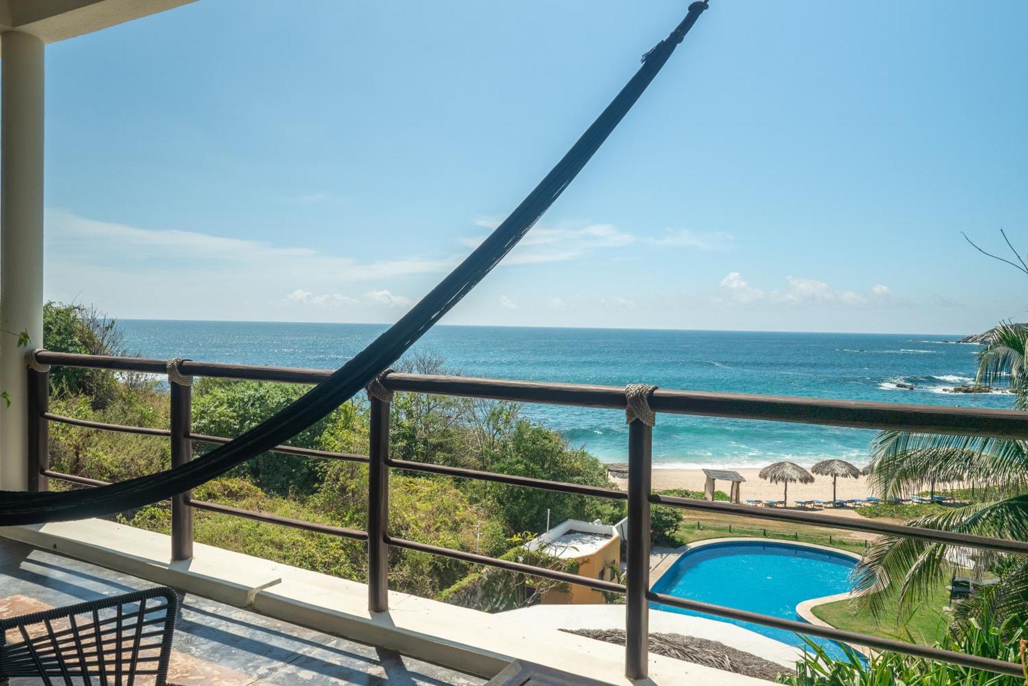 Manta Raya Hotel - Right On The Beach Cuatunalco Ngoại thất bức ảnh