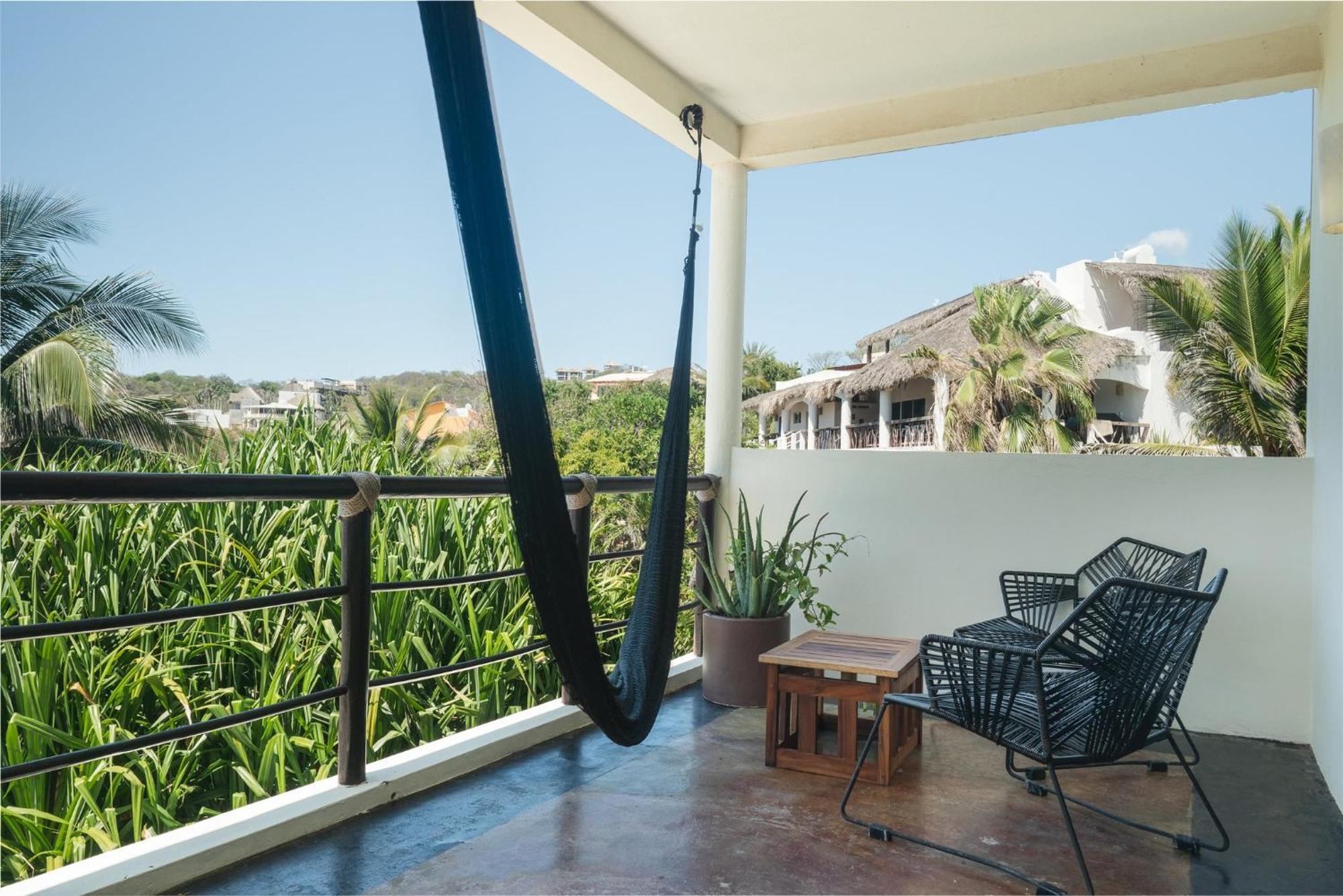 Manta Raya Hotel - Right On The Beach Cuatunalco Ngoại thất bức ảnh