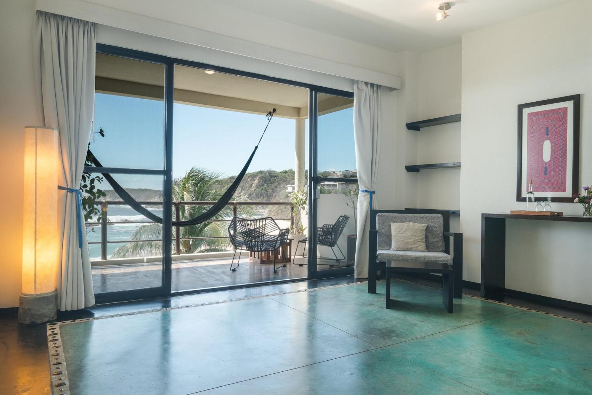 Manta Raya Hotel - Right On The Beach Cuatunalco Ngoại thất bức ảnh