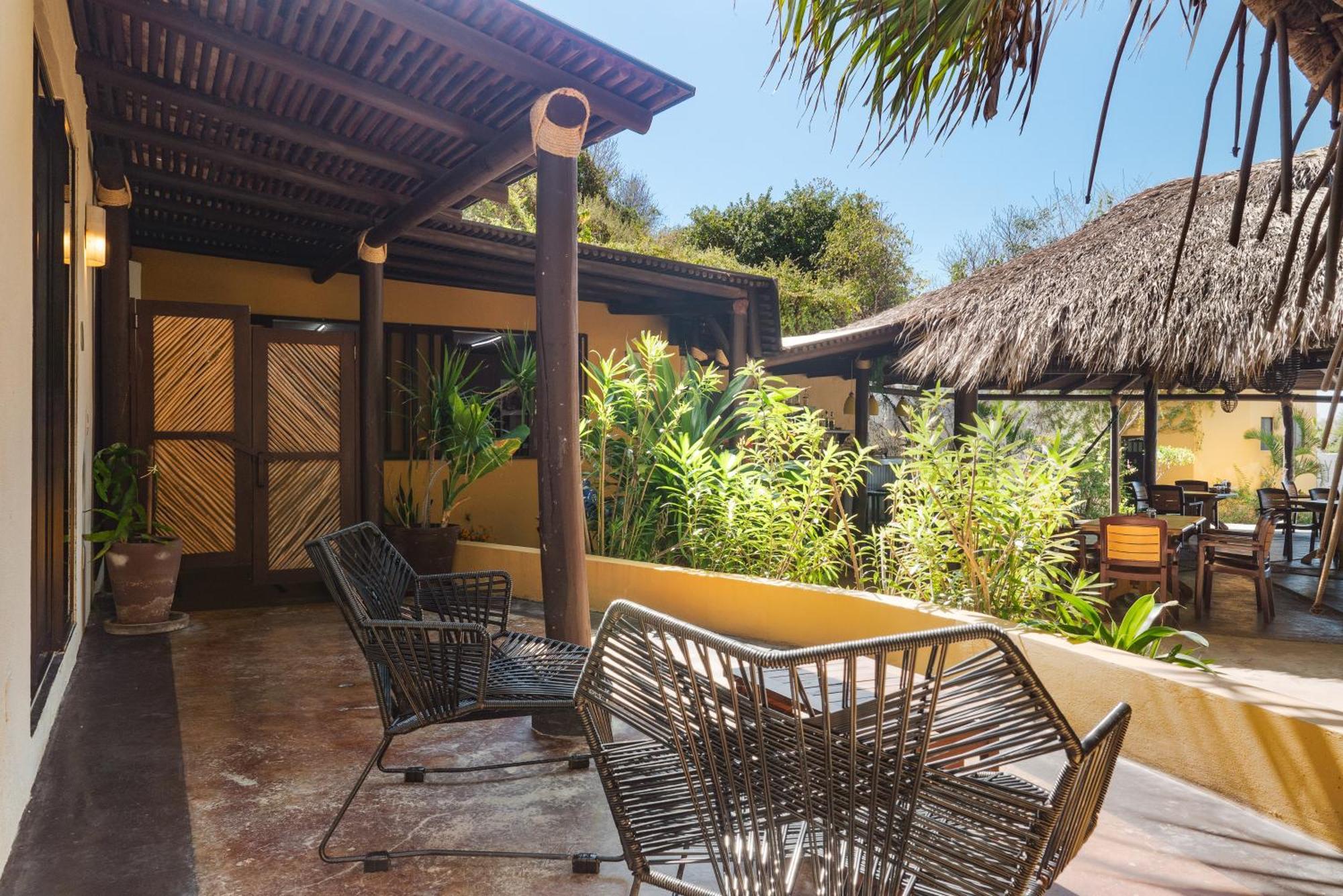Manta Raya Hotel - Right On The Beach Cuatunalco Ngoại thất bức ảnh