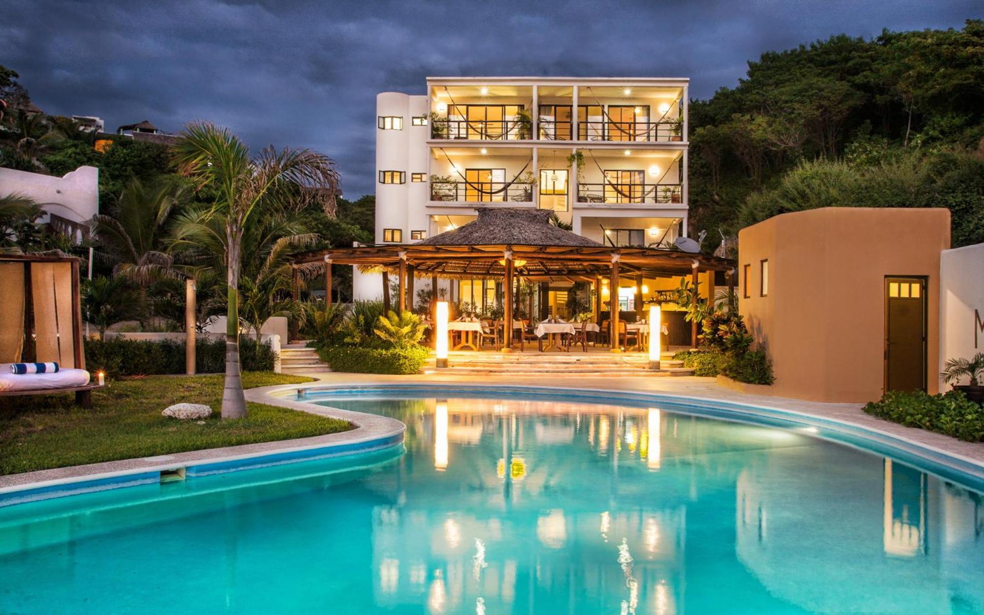Manta Raya Hotel - Right On The Beach Cuatunalco Ngoại thất bức ảnh