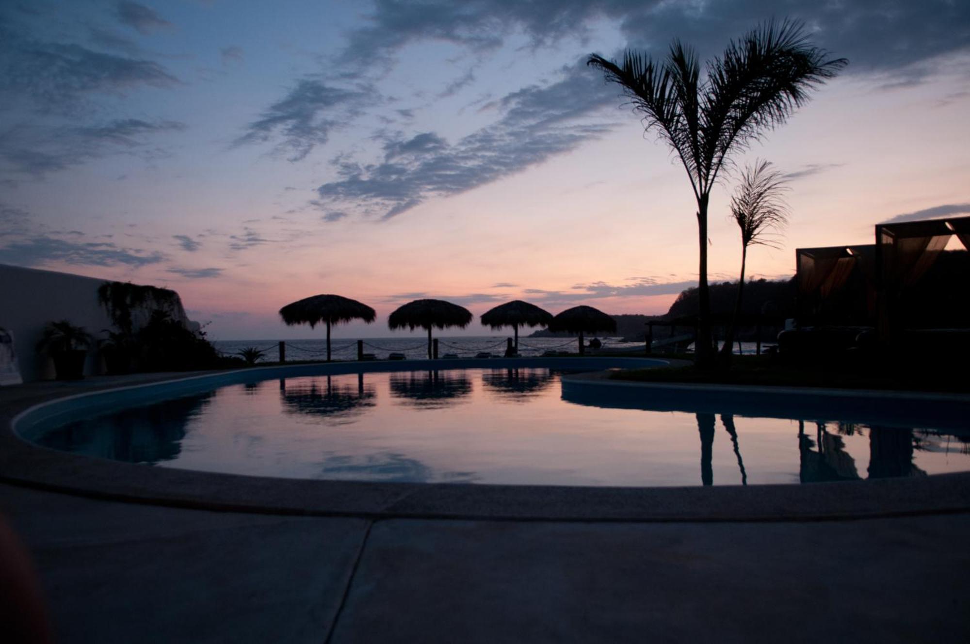 Manta Raya Hotel - Right On The Beach Cuatunalco Ngoại thất bức ảnh