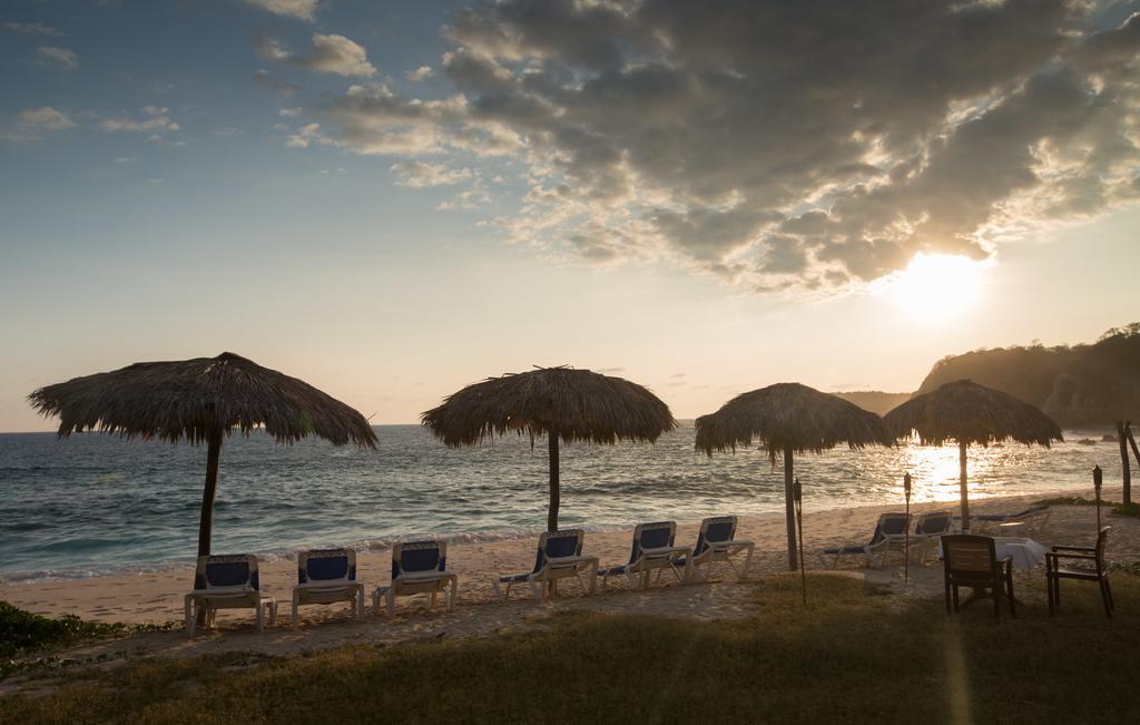 Manta Raya Hotel - Right On The Beach Cuatunalco Ngoại thất bức ảnh