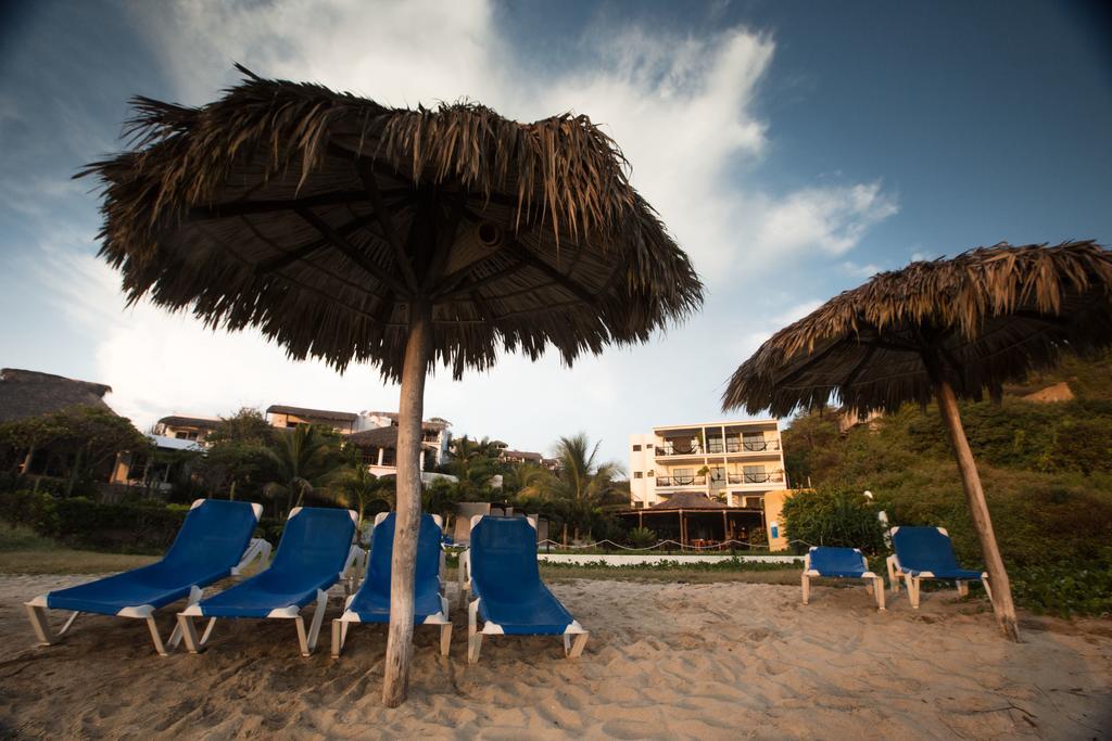 Manta Raya Hotel - Right On The Beach Cuatunalco Ngoại thất bức ảnh