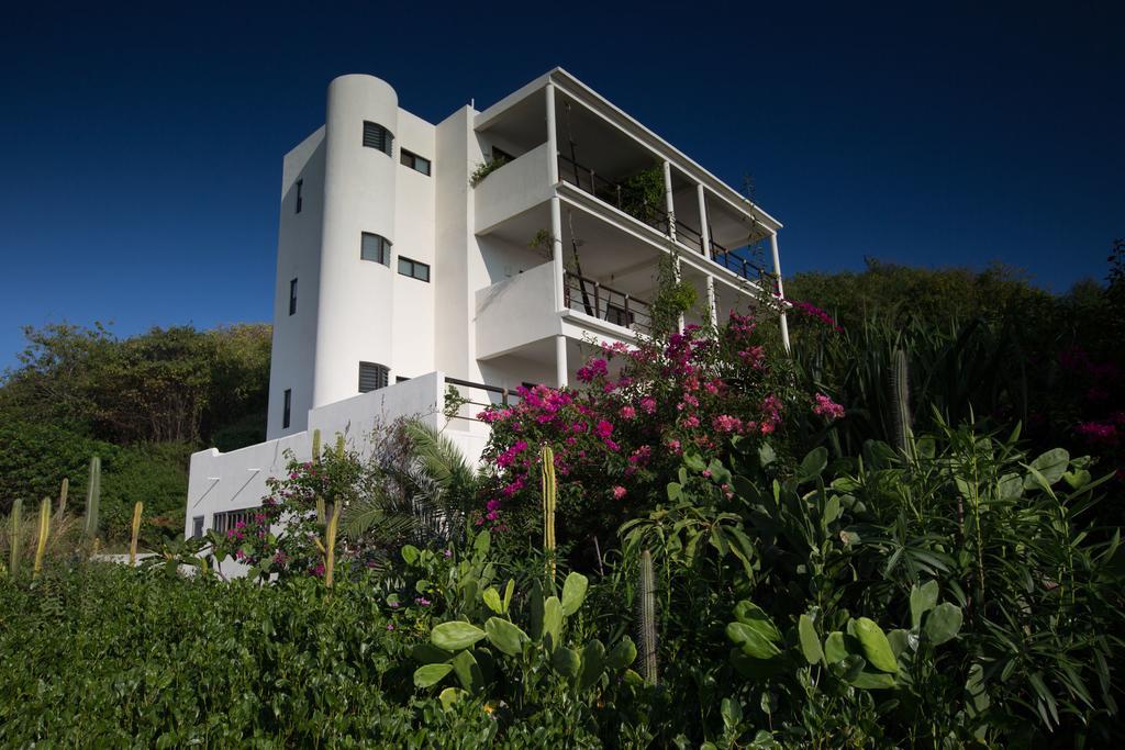 Manta Raya Hotel - Right On The Beach Cuatunalco Ngoại thất bức ảnh